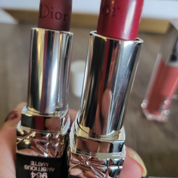 Dior makeup bag and makeup - Picture 3 of 8